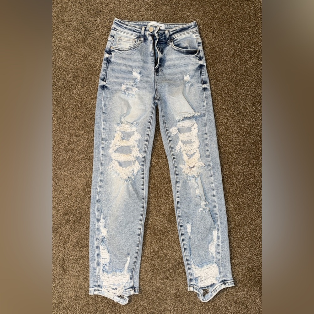 Trendy Distressed Boyfriend Jeans in Light Blue